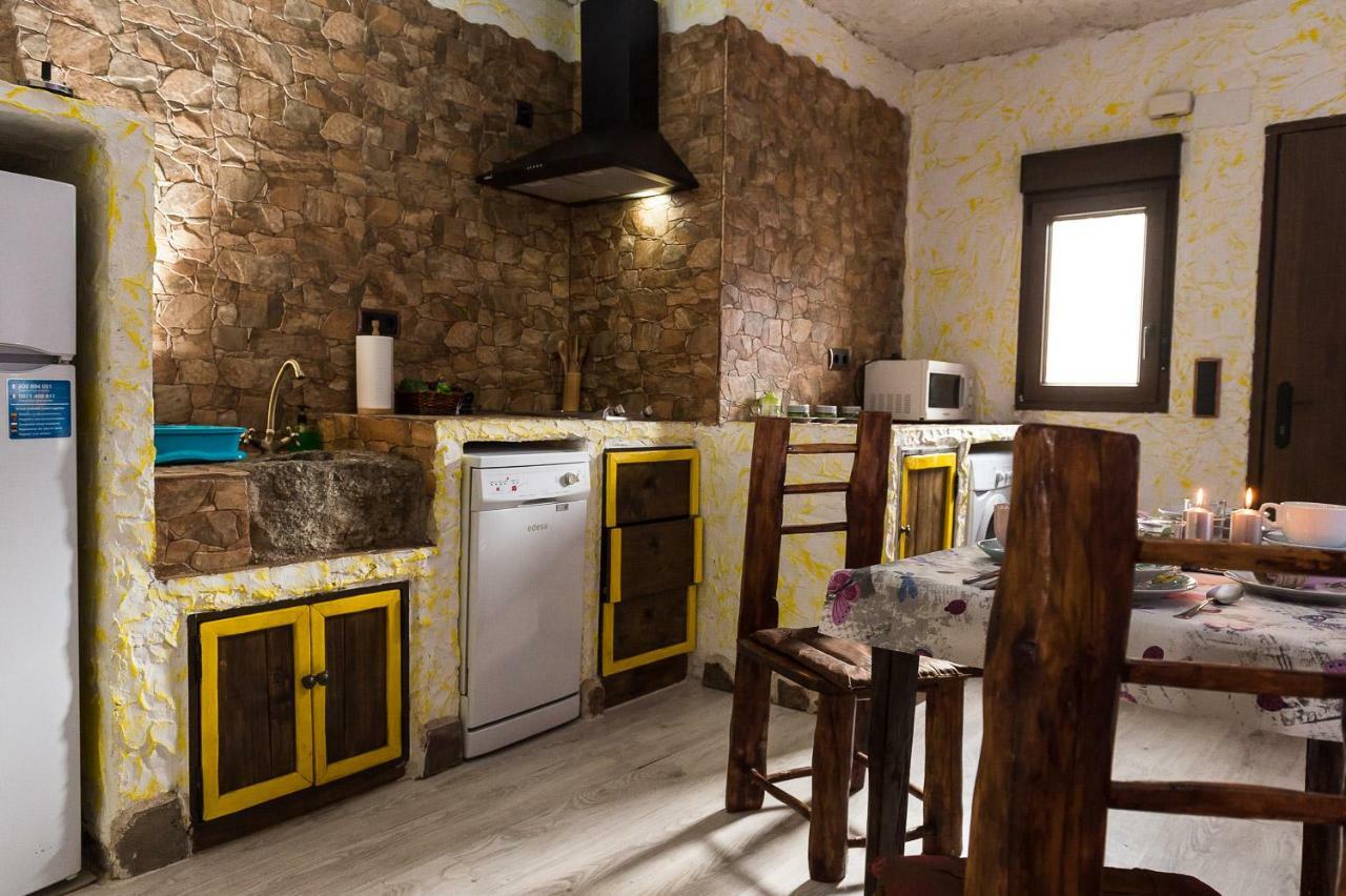 El Eden De Javier Guest House Robledillo Bagian luar foto